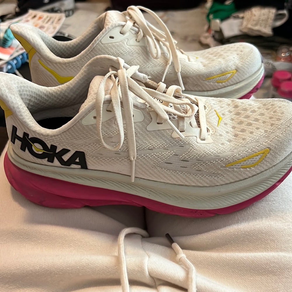HOKA clifton 9